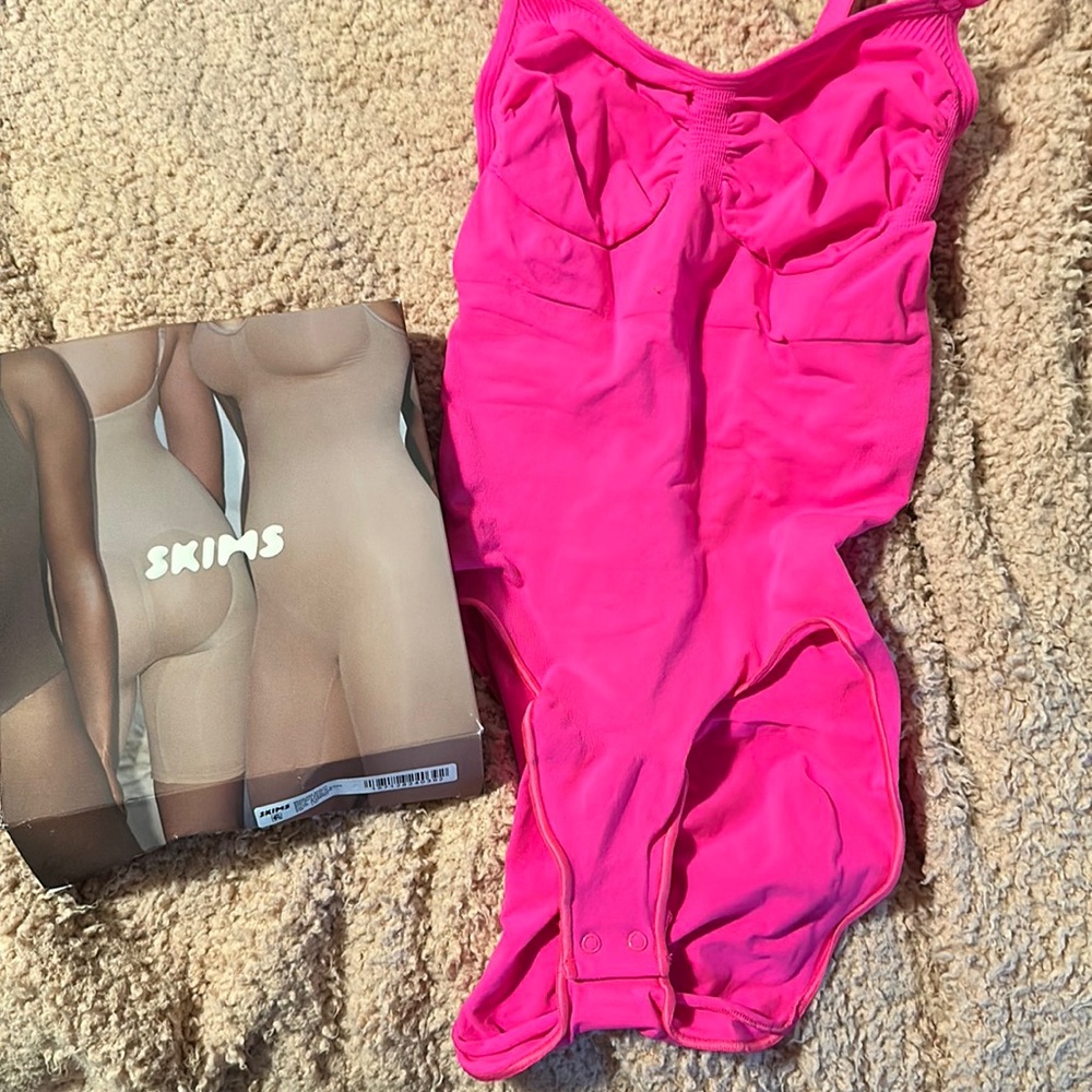 Brand new Skims neon pink viral bodysuit